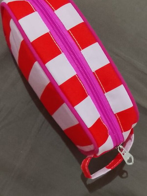 Aloe Colors toiletry bag, red and white striped