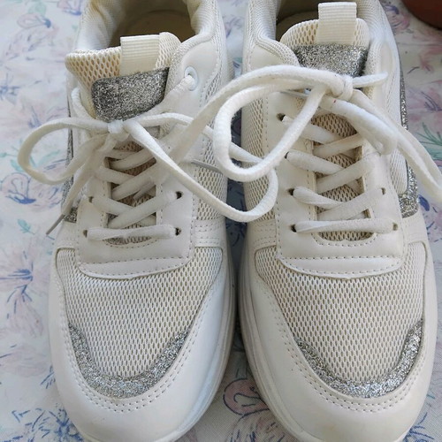 White athletic shoes with silver details like new, size 40