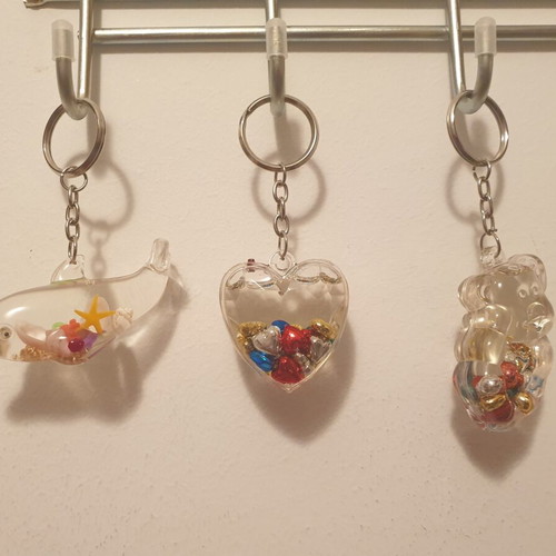 Keychain set 90s dolphin heart pig like new, colorful pearls
