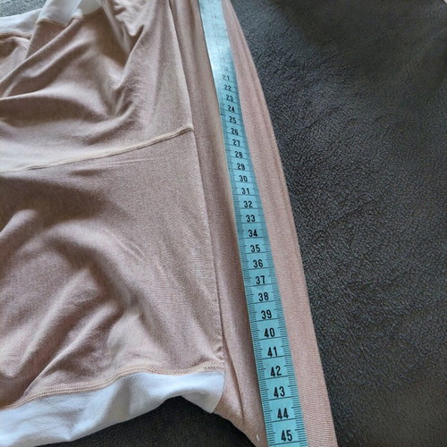 DKNY sports capri leggings medium beige and white like new