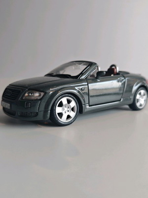 Maisto Audi TT Roadster μεταλλικό μοντέλο αυτοκινήτου μεταχειρισμένο, γκρι με κόκκινο εσωτερικό