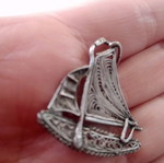 Silver Gianniotiko pendant like new with delicate design 3.5x3cm