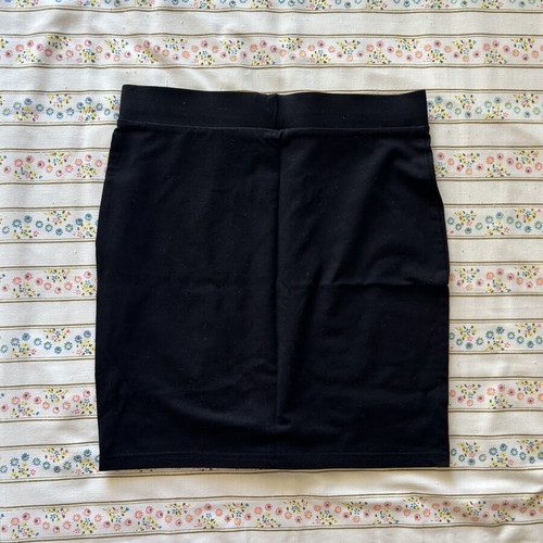 H&M black fabric skirt used, size XS