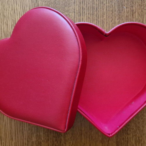 Heart decorative box like new, red color