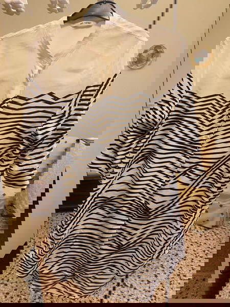 ORIGINAL Neil Barrett(No L) ΠΟΥΚΑΜΙΣΑ MADE IN ITALY!!!(silk 100%)!!ΔΕΝ ΕΧΕΙ ΦΟΡΕΘΕΙ ΠΟΤΕ!!!80€!!!