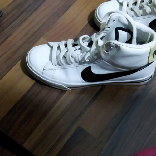 Nike leather athletic boots like new, size 40, white