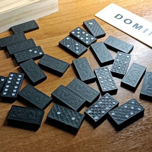 Toy set used with 27-piece domino and GORMITI figure, gift sharpener