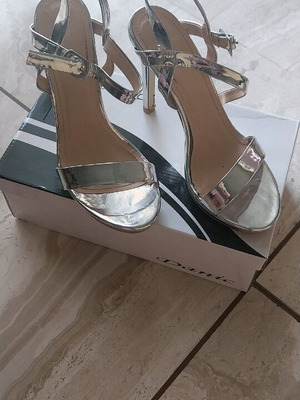 wonderful SILVER SANDALS!!