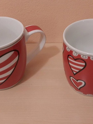 Porcelain mugs with hearts new, set of two