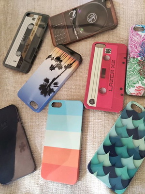 Mobile phone cases like new, pack of 8, height 12 width 6