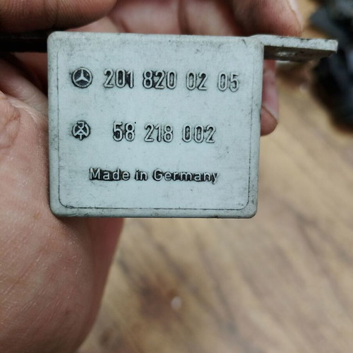 Relay for Mercedes W124 S124 A124 C124, 2018200205, 2 pieces