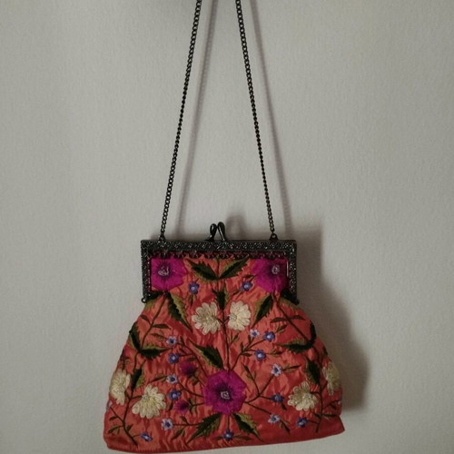 Vintage women's handbag with embroidery and metal frame like new