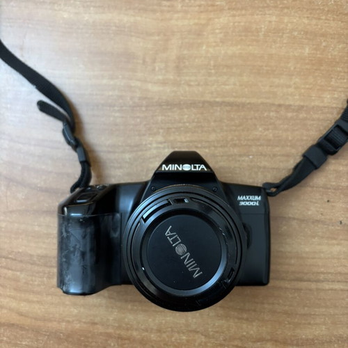 Minolta 3000i camera complete with carrying case like new