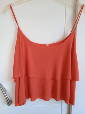 Crop top with straps and ruffles like new, size S