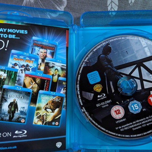 The Dark Knight Blu-Ray like new, action adventure fantasy