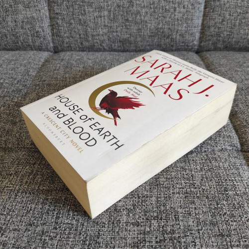 House of Earth and Blood by Sarah J. Maas, like new