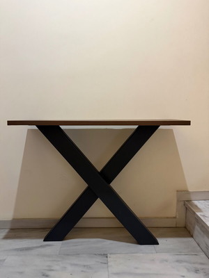 Μπουφές εισόδου σαν καινούργιο, ξύλο καρυδιάς με σιδερένιες βάσεις ανθρακί