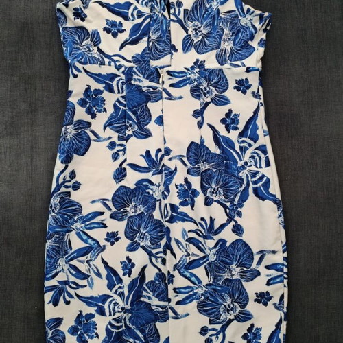 Halterneck floral dress Lynne like new, white and blue, size M