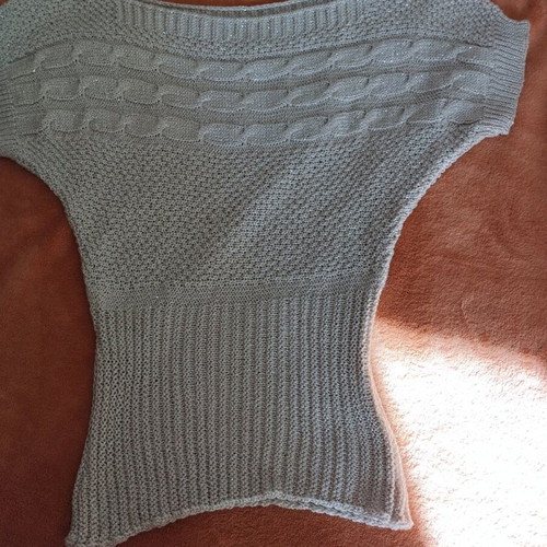 Knitted top gold color like new