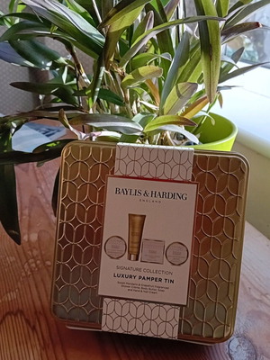 Baylis & Harding gift set with 4 products, brand new