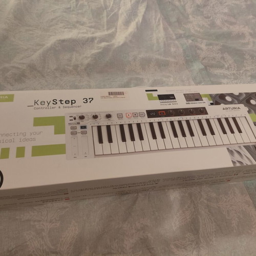 Arturia Keystep 37 midi keyboard μεταχειρισμένο, λείπει ο encoder του arpeggiator