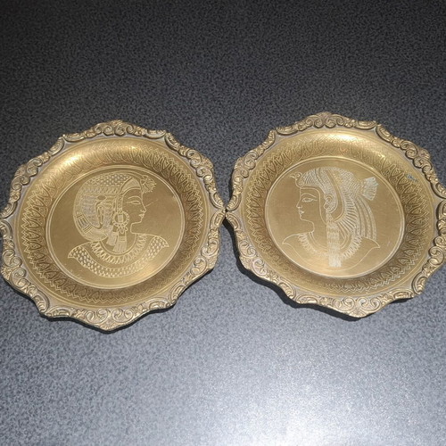 Vintage brass decorative plates set of 2 Egyptian profiles 18cm like new