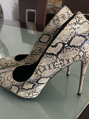 Migato snake print high heel pumps size 40 like new