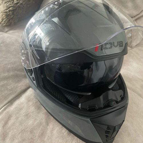 Motorcycle helmet nova like new, size M, with two visors and case