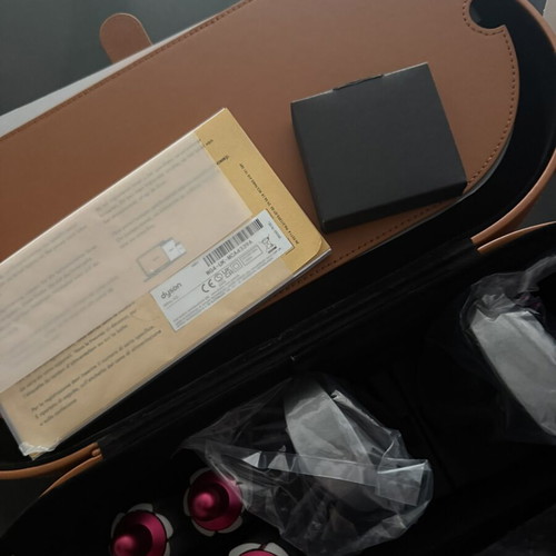 Dyson Airwrap like new with original box and accessories