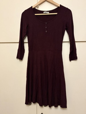 Bershka dress in burgundy size M like new