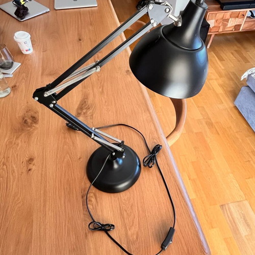 Brilliant AG desk lamp like new with light bulb