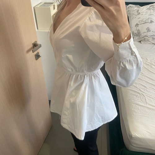Lynne white wrap shirt like new, size M