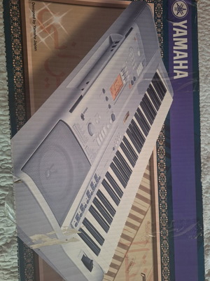 Yamaha PSR A300 keyboard like new, fully functional