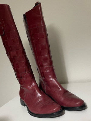 Leather boots like new, burgundy color