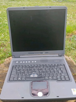Acer Travelmate 240 laptop used, for parts without power supply and hard drive