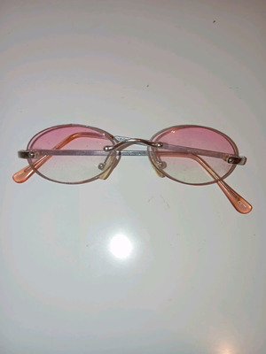 Sunglasses size small / medium like new with metal frame and pink-transparent lenses with strass
