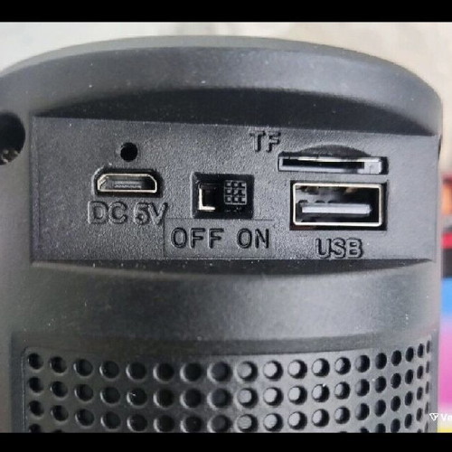 Wireless Bluetooth music speaker new with battery and light effects