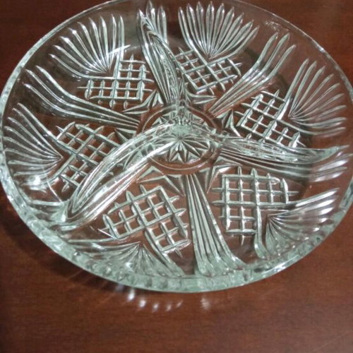 Serving platter with three compartments like new for nuts