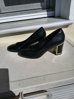 Black pumps new, size 39