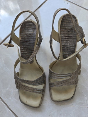 High Crocodile-Effect Sandals used with Chunky Heel
