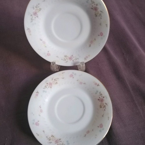 Vintage set of 3 small plates like new