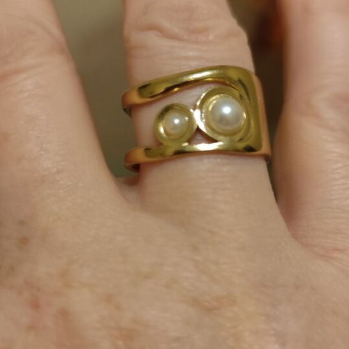 Gold-colored ring with white pearls, stainless steel, like new
