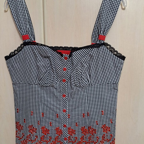 Raxevsky women's top new, black and red floral lace