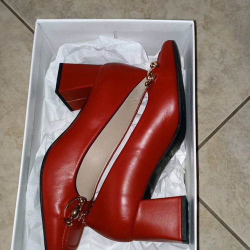 Avento red pumps new with low square heel size 38