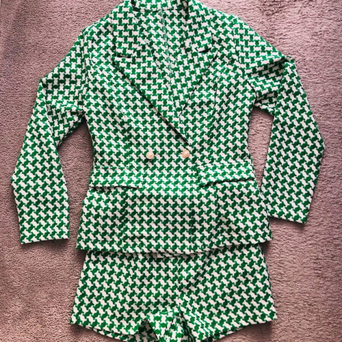 Shein women's suit used, blazer and shorts, size S