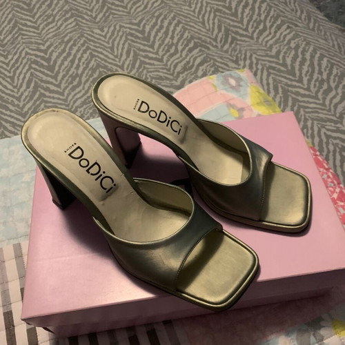 Dodici mules gold like new, size 39, with platform