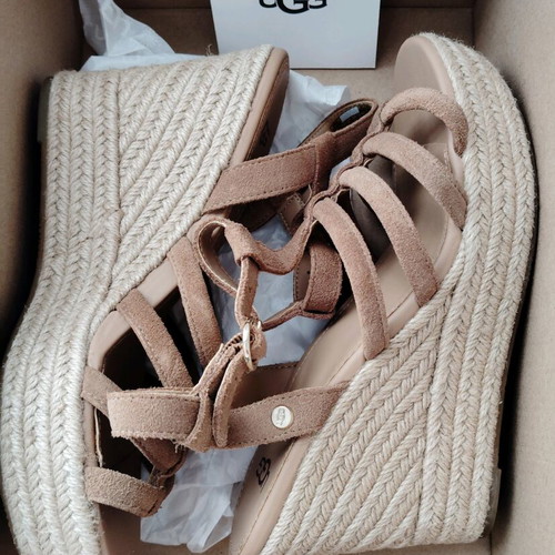 Σουεντ πλατφόρμες UGG Cressida μπεζ σαν καινούργιες, νούμερο 38