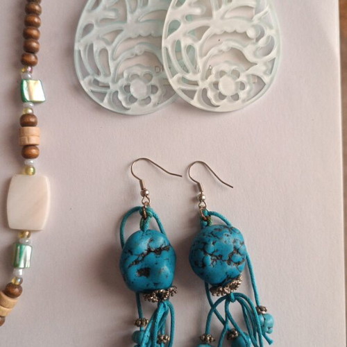 Jewelry set new with brown bead necklace and 2 pairs of blue earrings