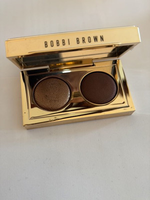 Bobbi Brown eyeshadow used