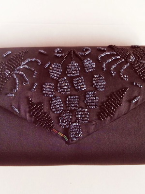 Τσαντάκι clutch μαύρο με χάντρες μεταχειρισμένο